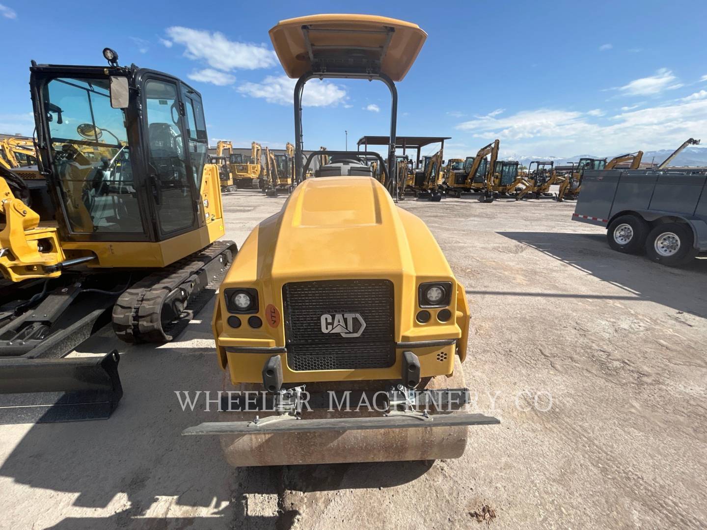 2023 Caterpillar CB2.7 Vibratory Double