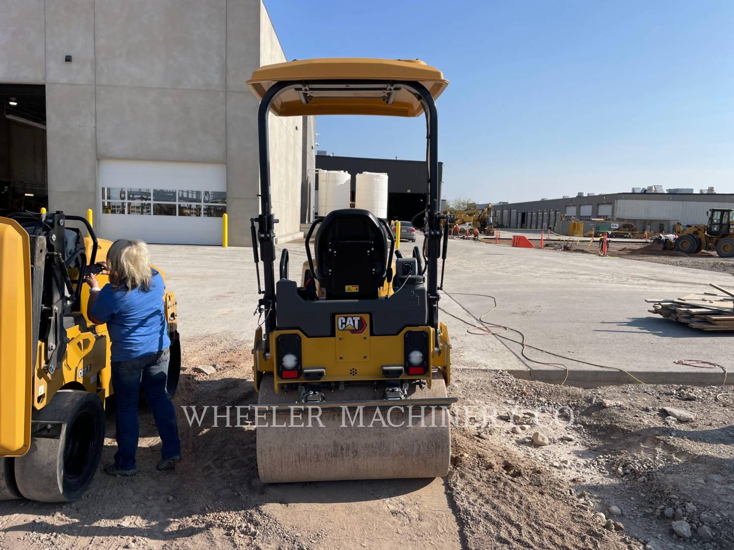 2023 Caterpillar CB2.7 Vibratory Double