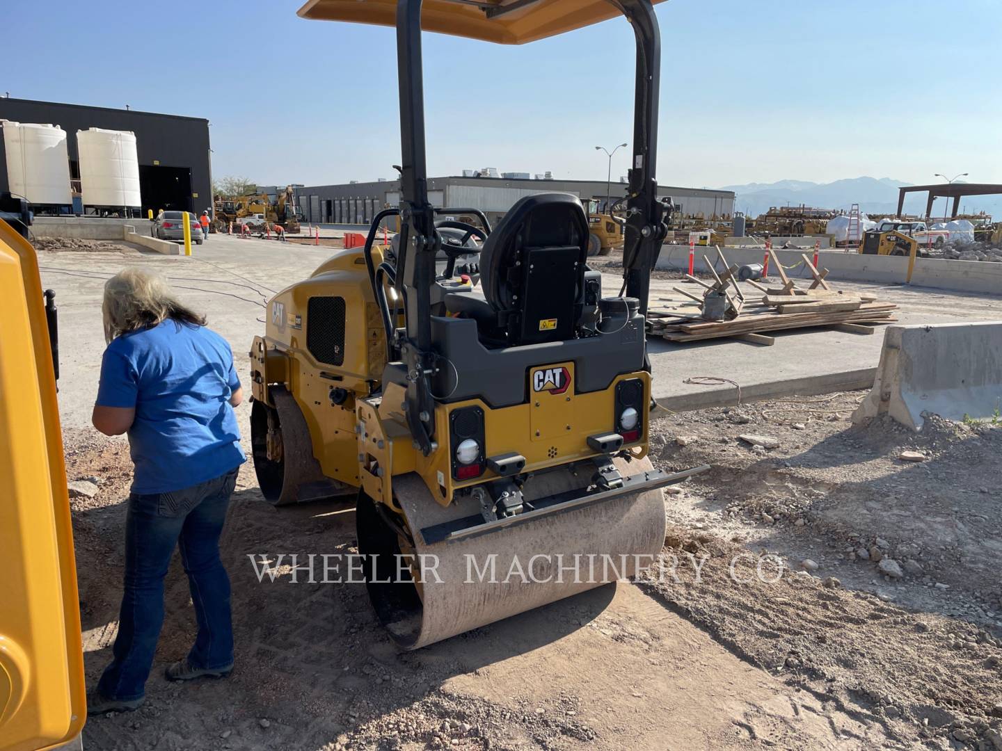 2023 Caterpillar CB2.7 Vibratory Double