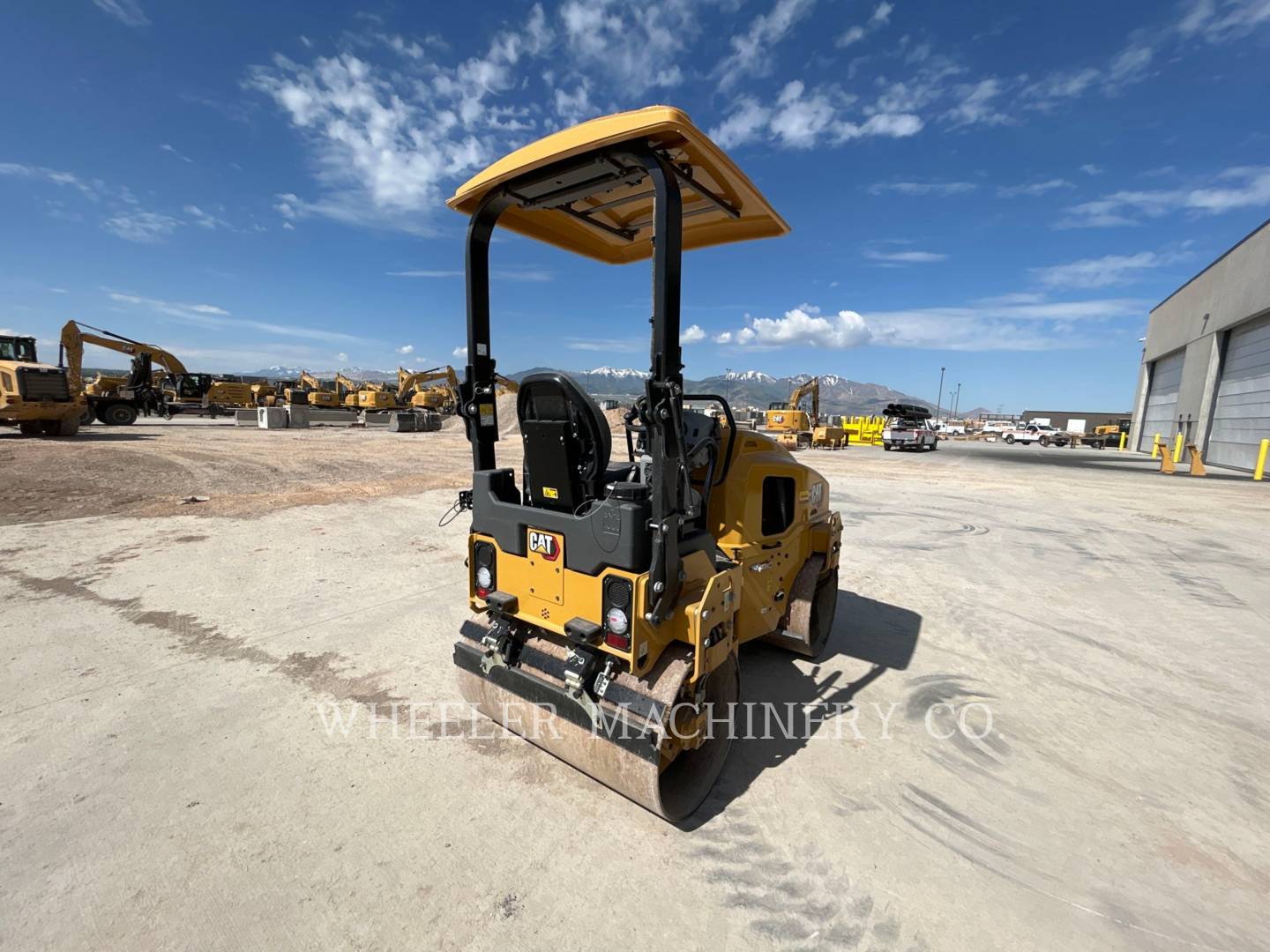 2023 Caterpillar CB2.7 Vibratory Double