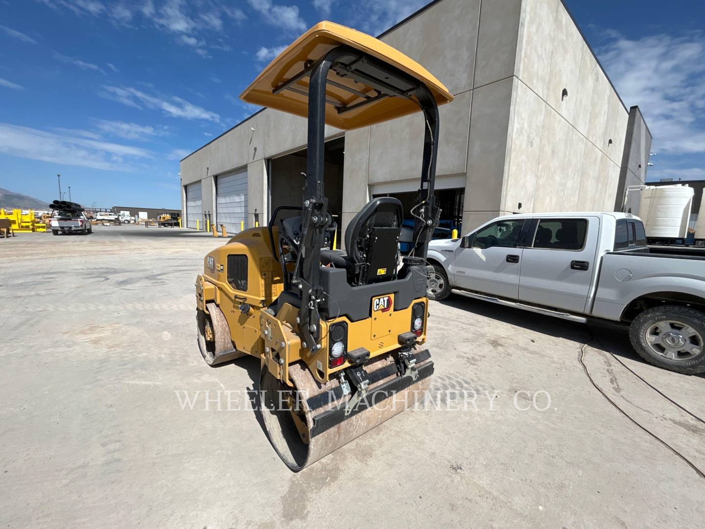 2023 Caterpillar CB2.7 Vibratory Double