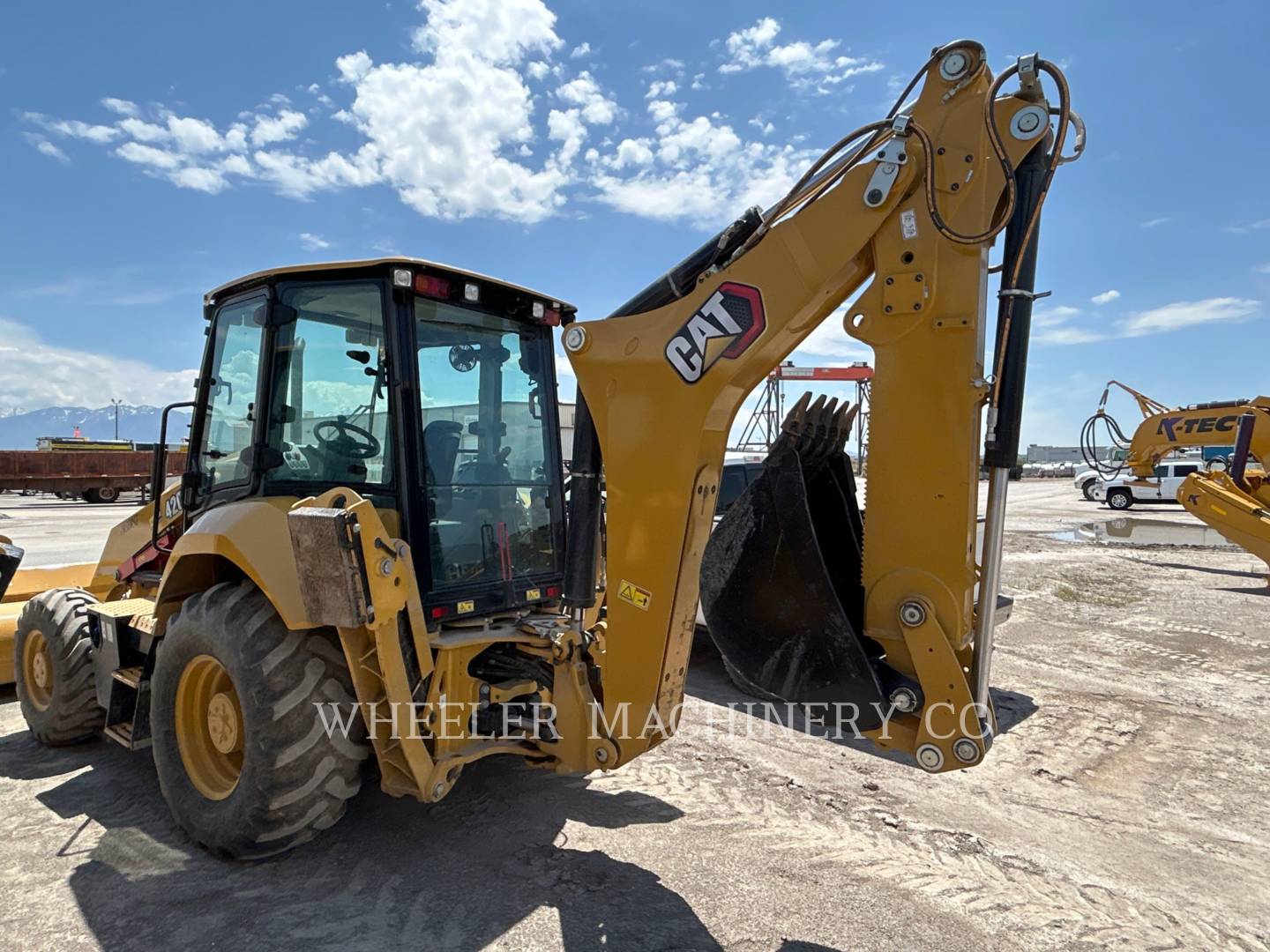 2022 Caterpillar 420 Tractor Loader Backhoe