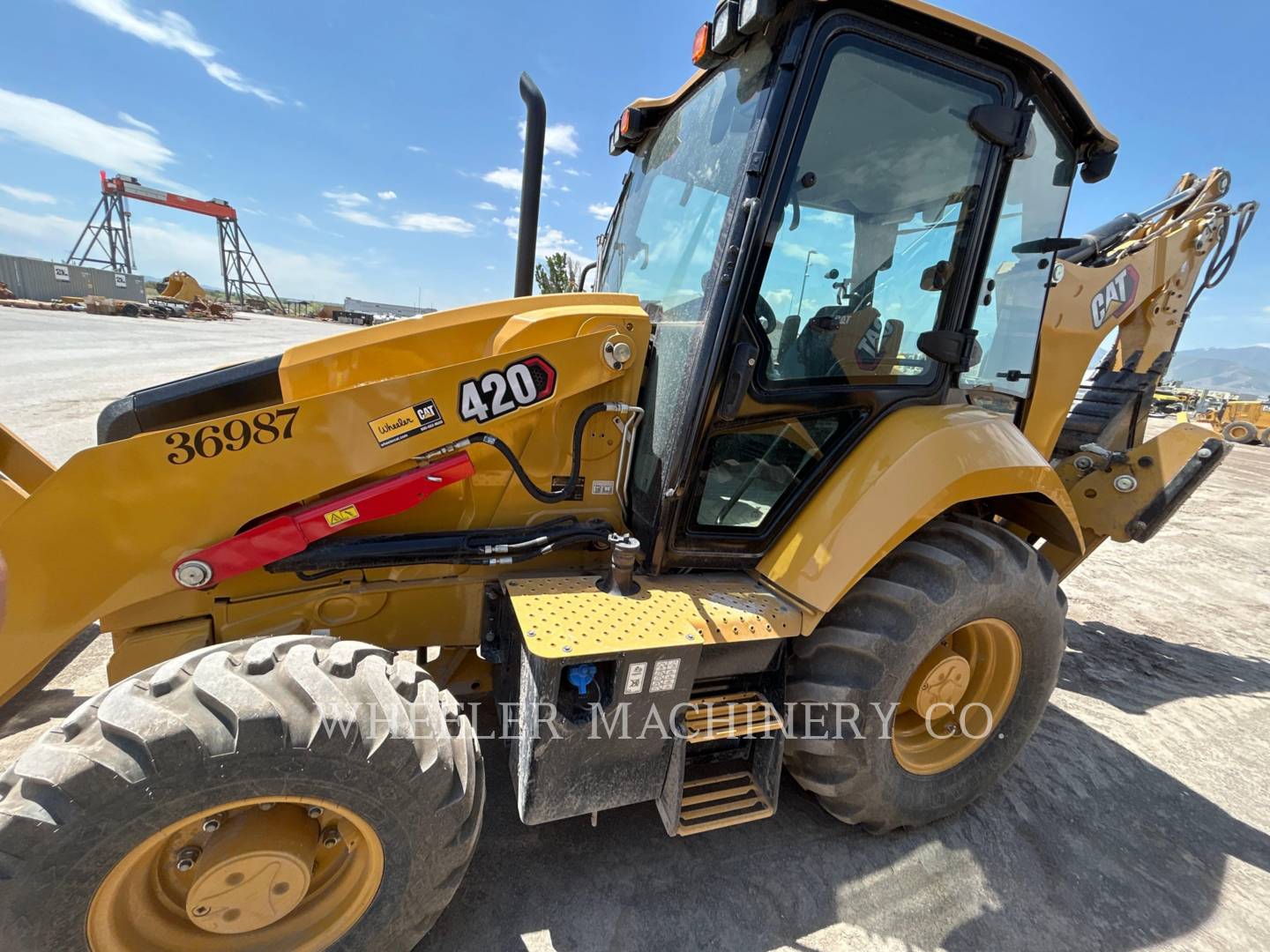 2022 Caterpillar 420 Tractor Loader Backhoe