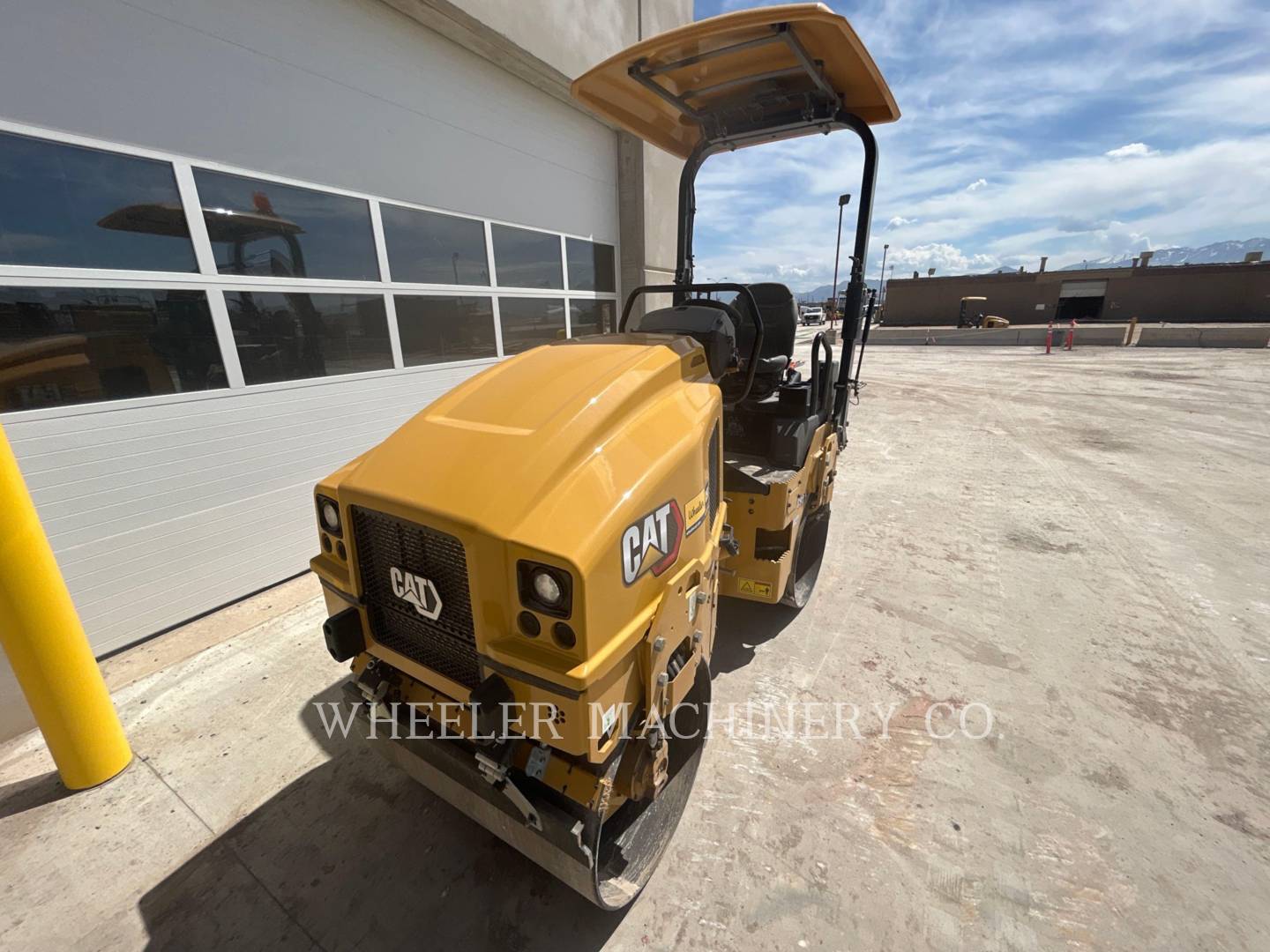 2023 Caterpillar CB2.5 Vibratory Double