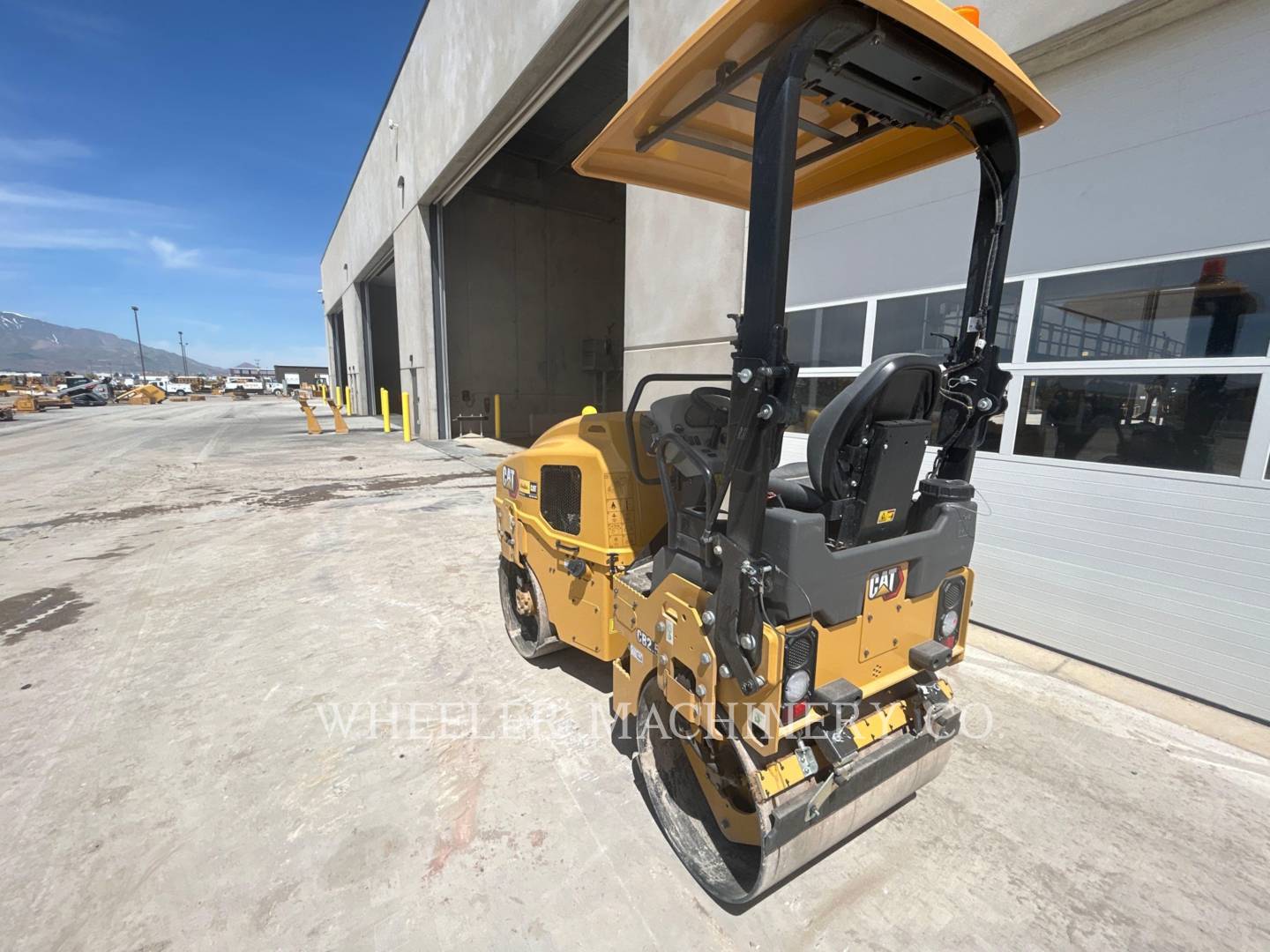 2023 Caterpillar CB2.5 Vibratory Double