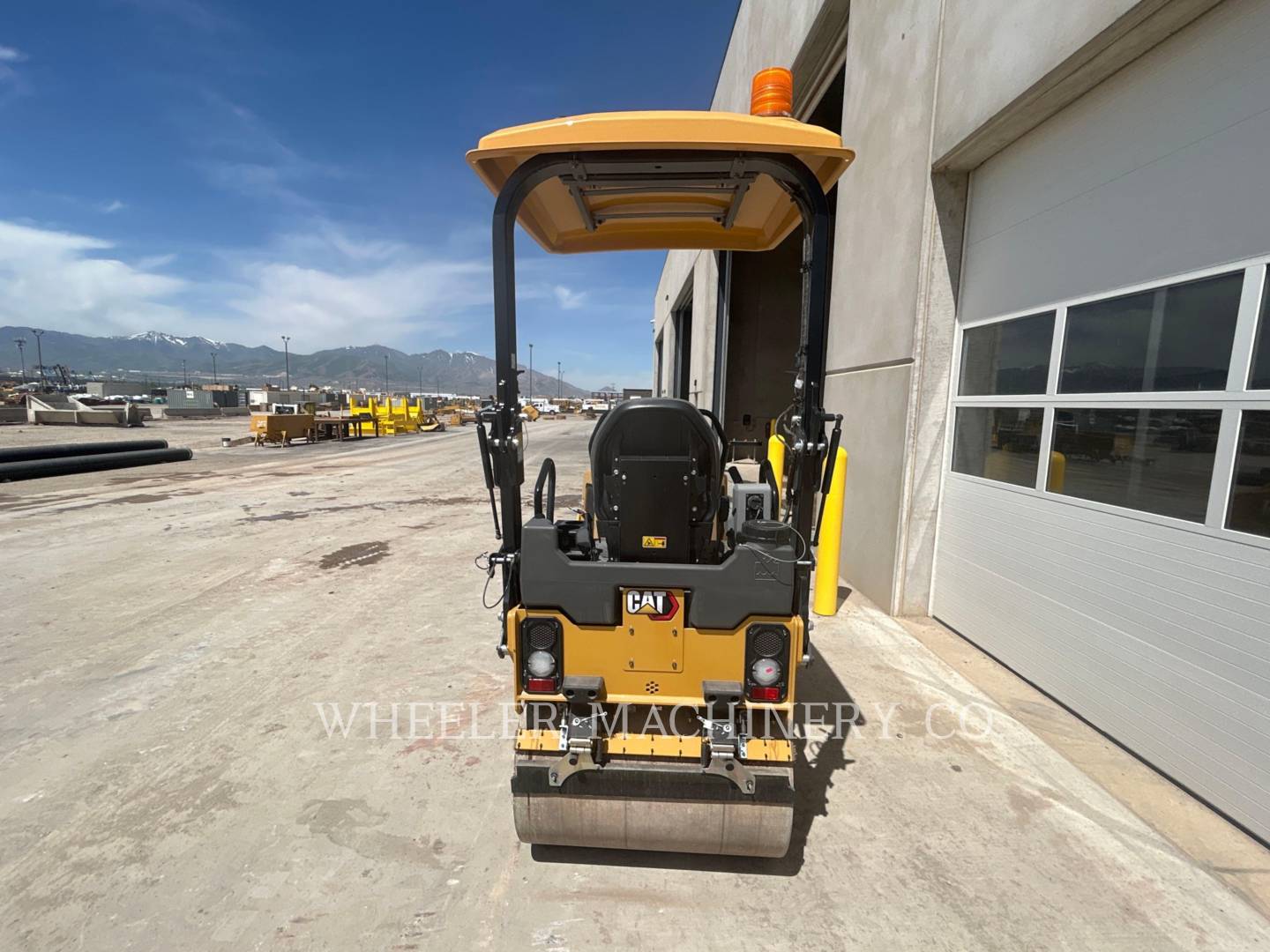 2023 Caterpillar CB2.5 Vibratory Double