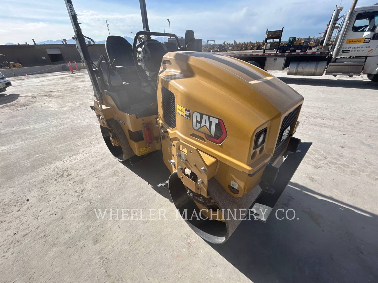 2023 Caterpillar CB2.7 Vibratory Double