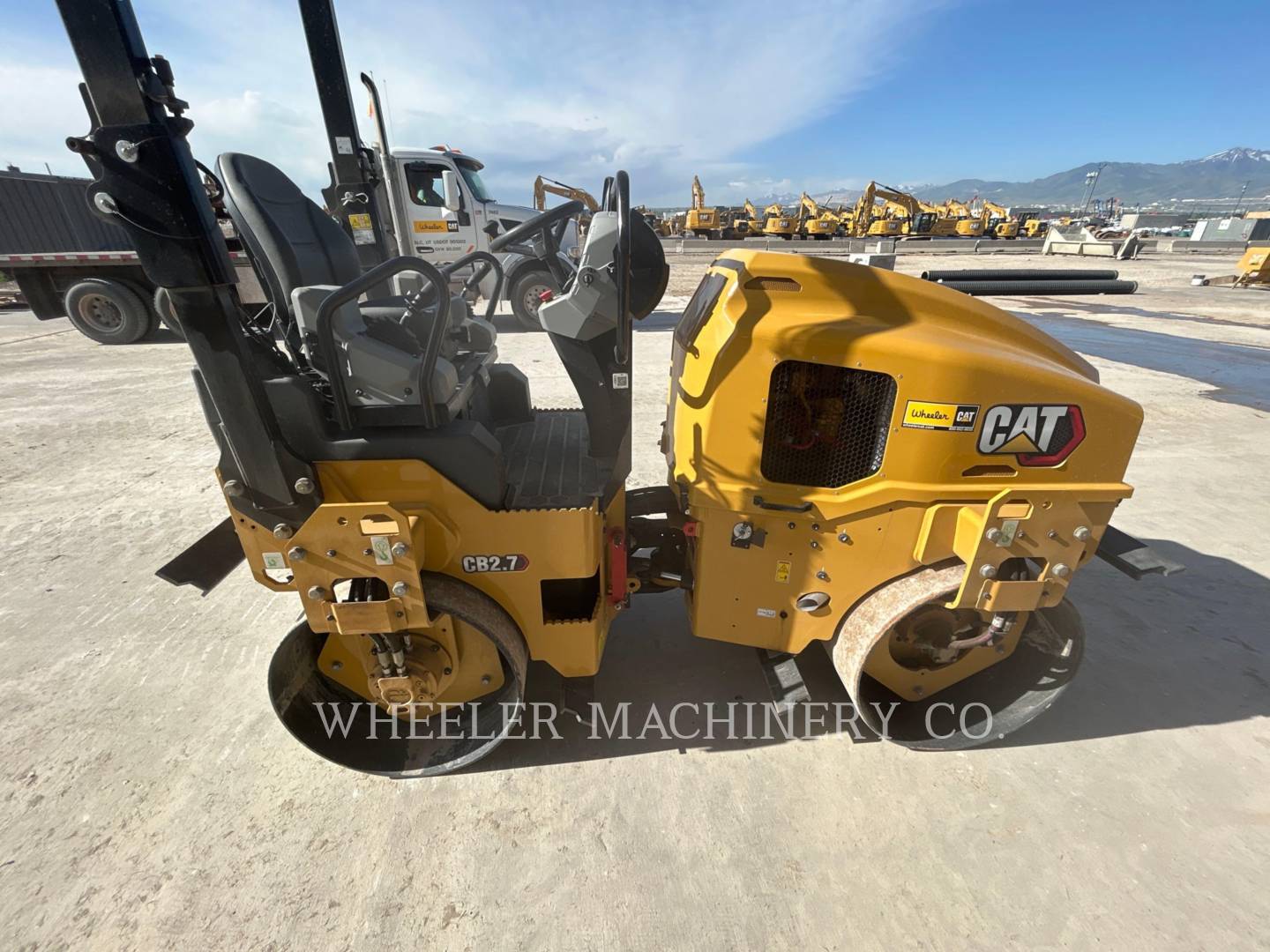 2023 Caterpillar CB2.7 Vibratory Double