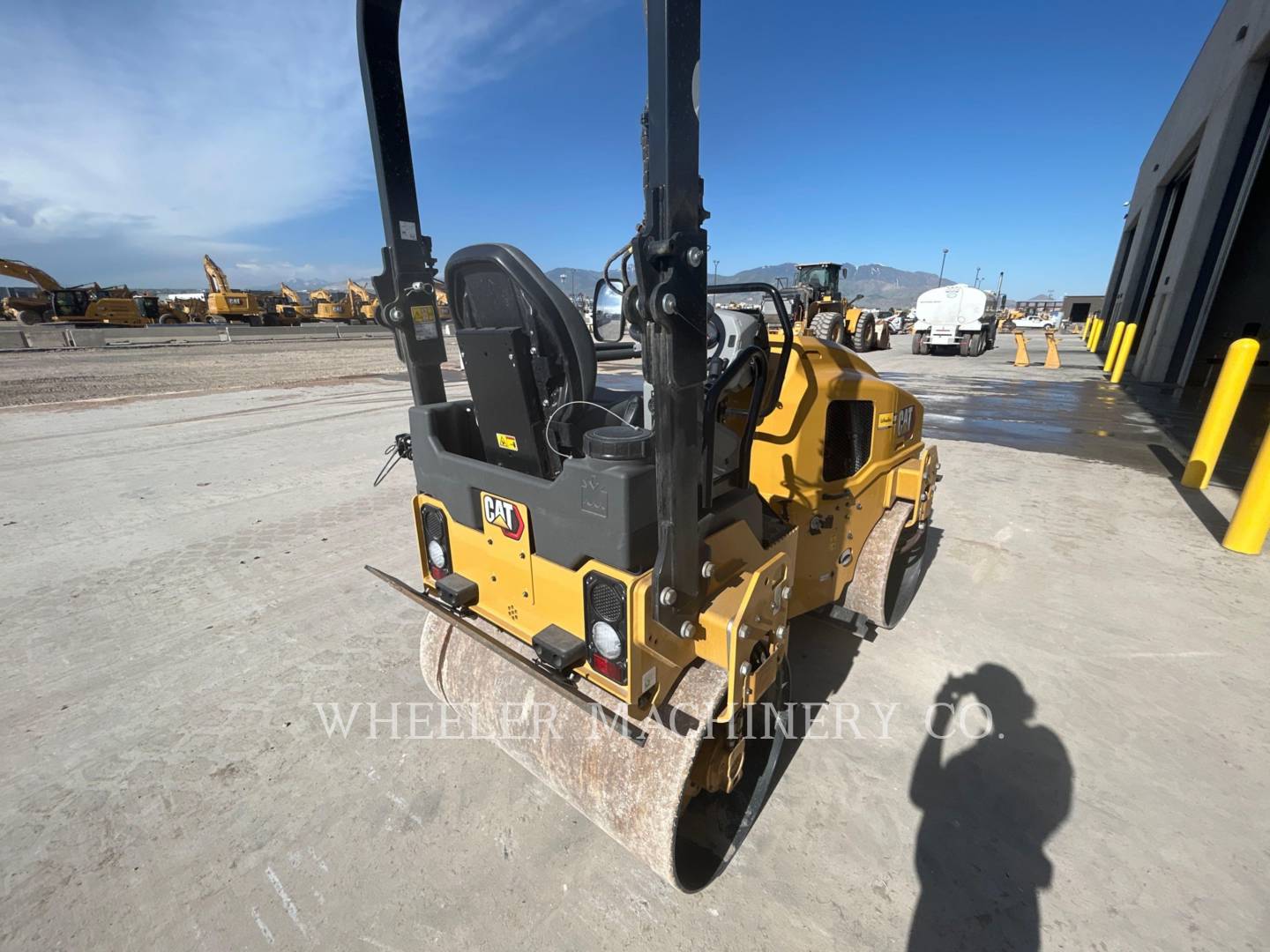 2023 Caterpillar CB2.7 Vibratory Double