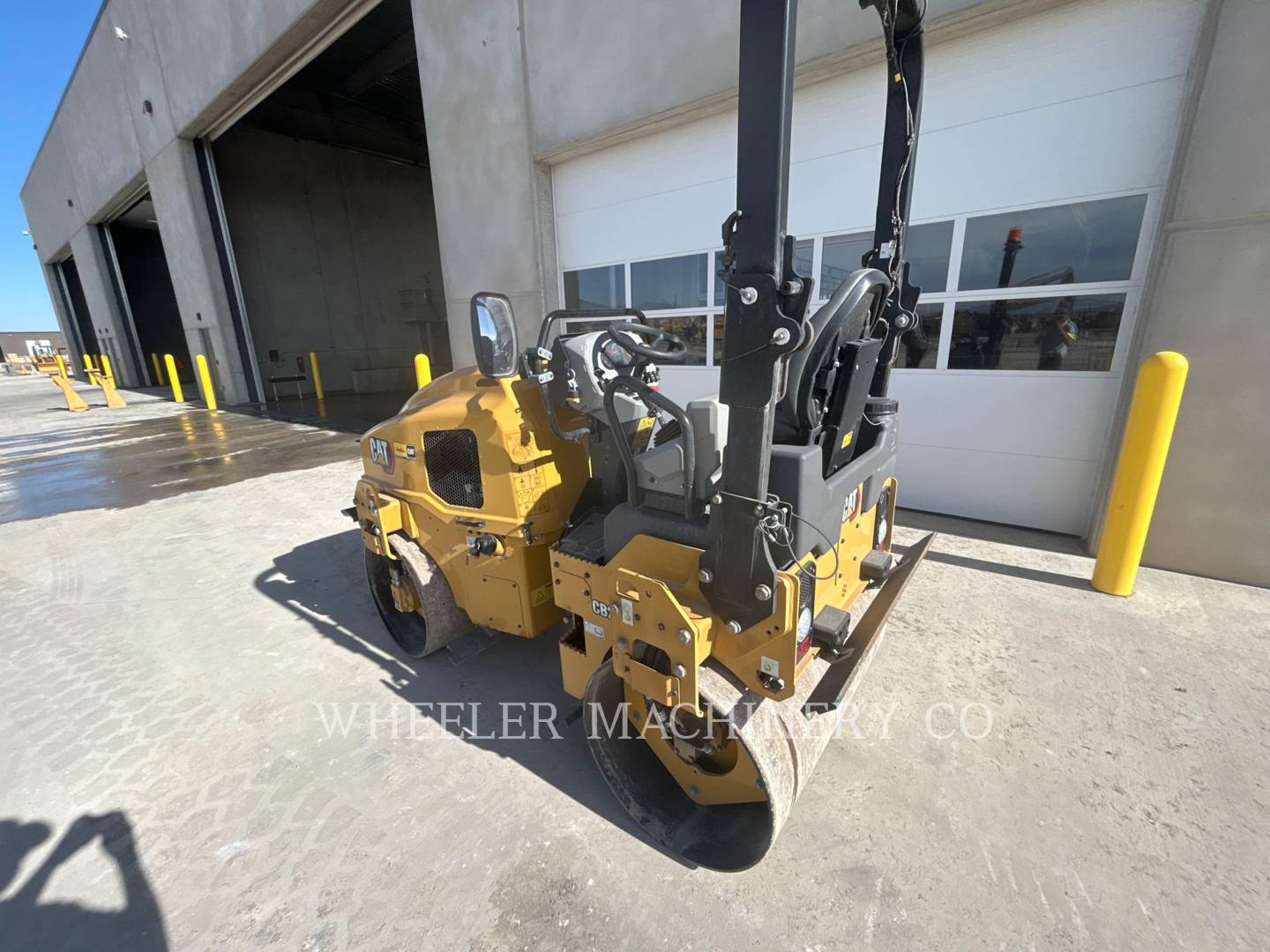 2023 Caterpillar CB2.7 Vibratory Double