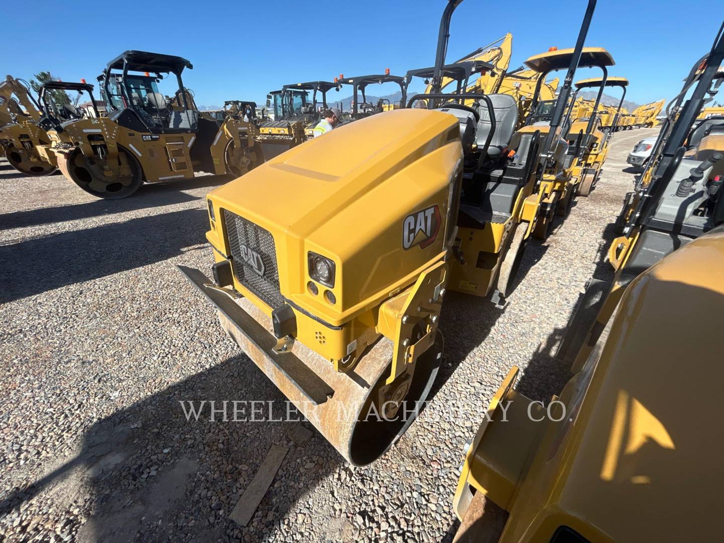 2023 Caterpillar CB4.0 Vibratory Double