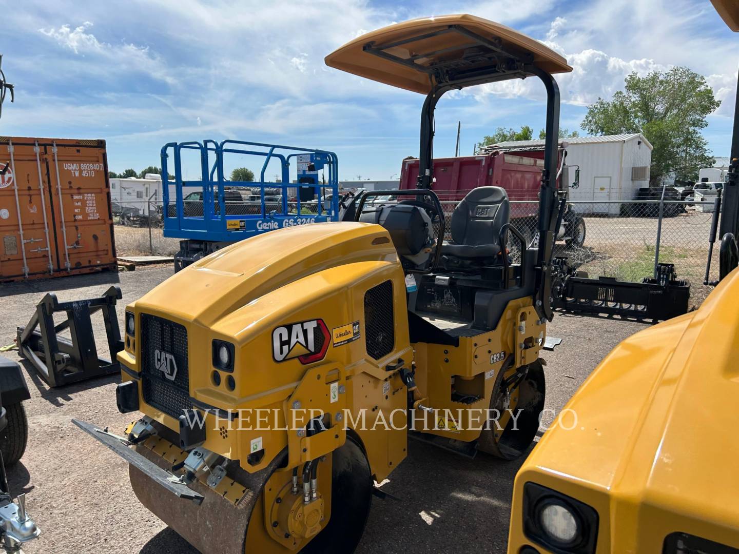 2022 Caterpillar CB2.5 Vibratory Double