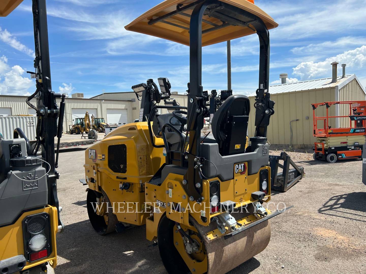 2022 Caterpillar CB2.5 Vibratory Double