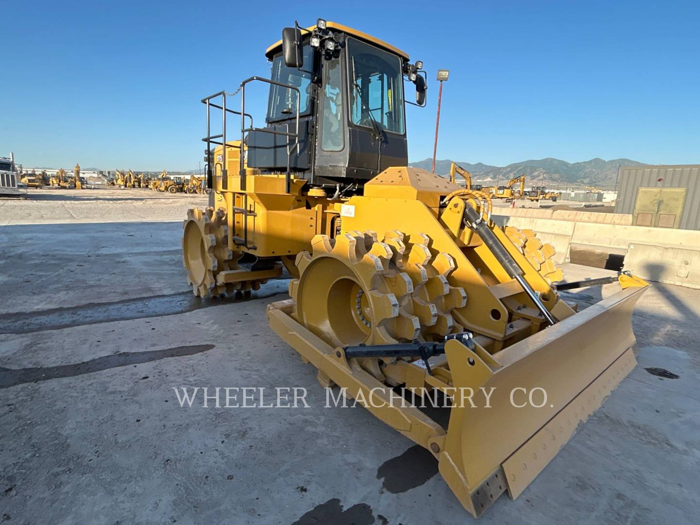 2023 Caterpillar 815 Compactor