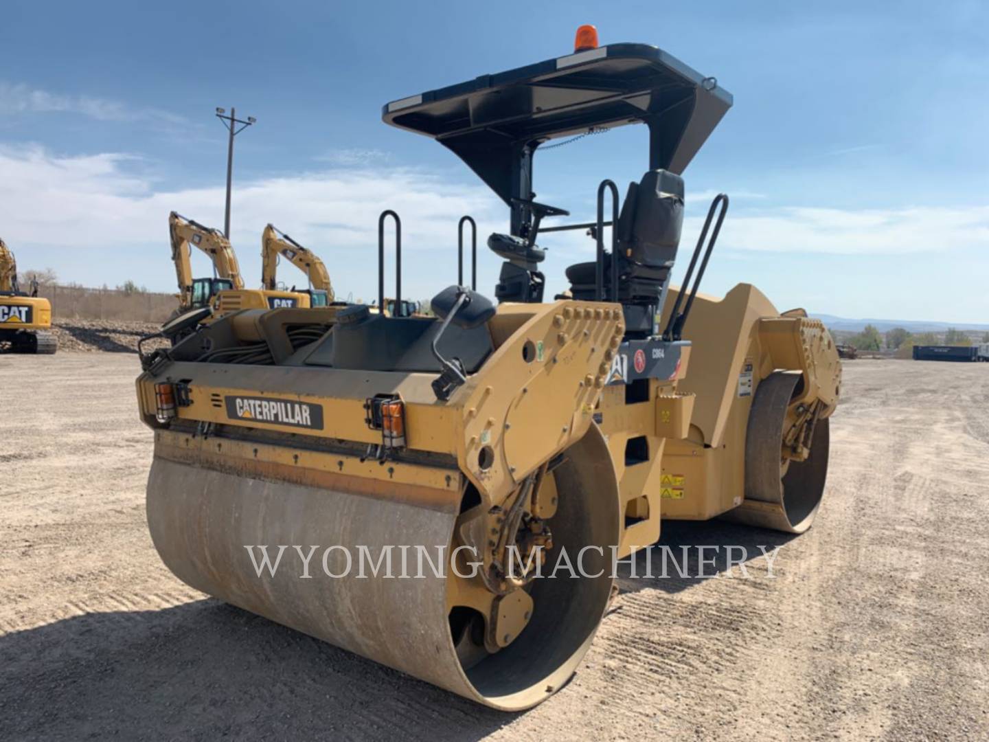 2012 Caterpillar CB64 Compactor