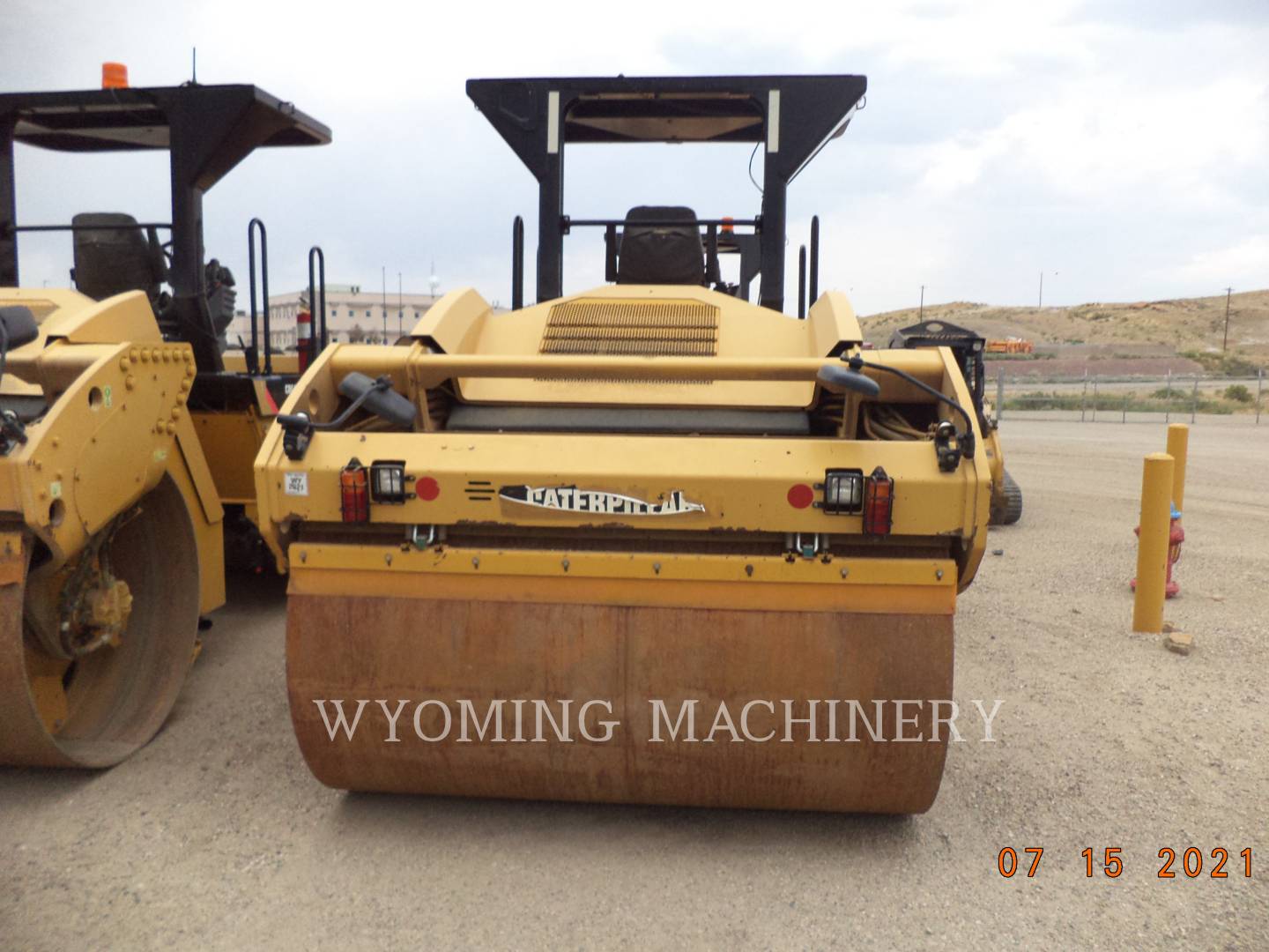 2012 Caterpillar CB64 Compactor