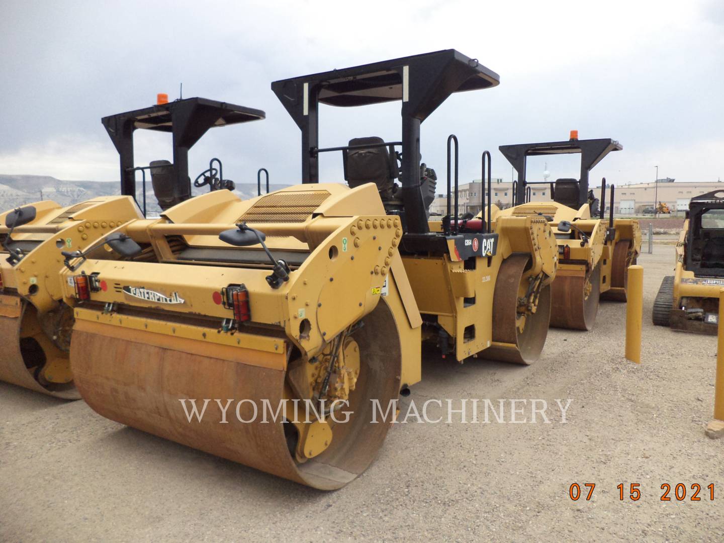 2012 Caterpillar CB64 Compactor