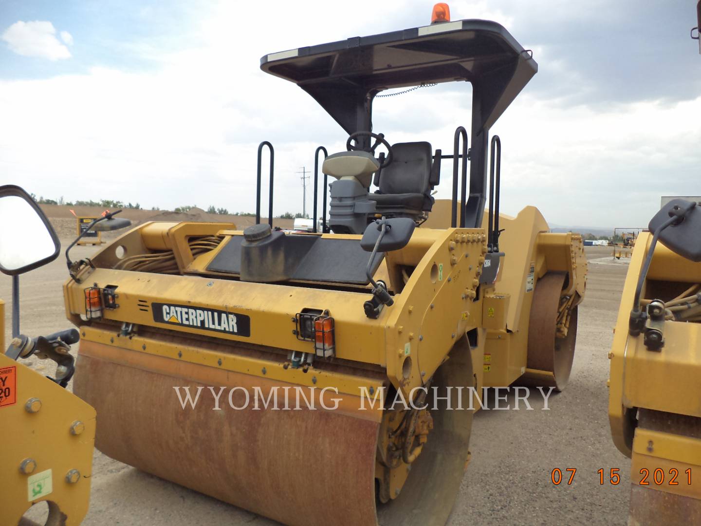 2012 Caterpillar CB64 Compactor