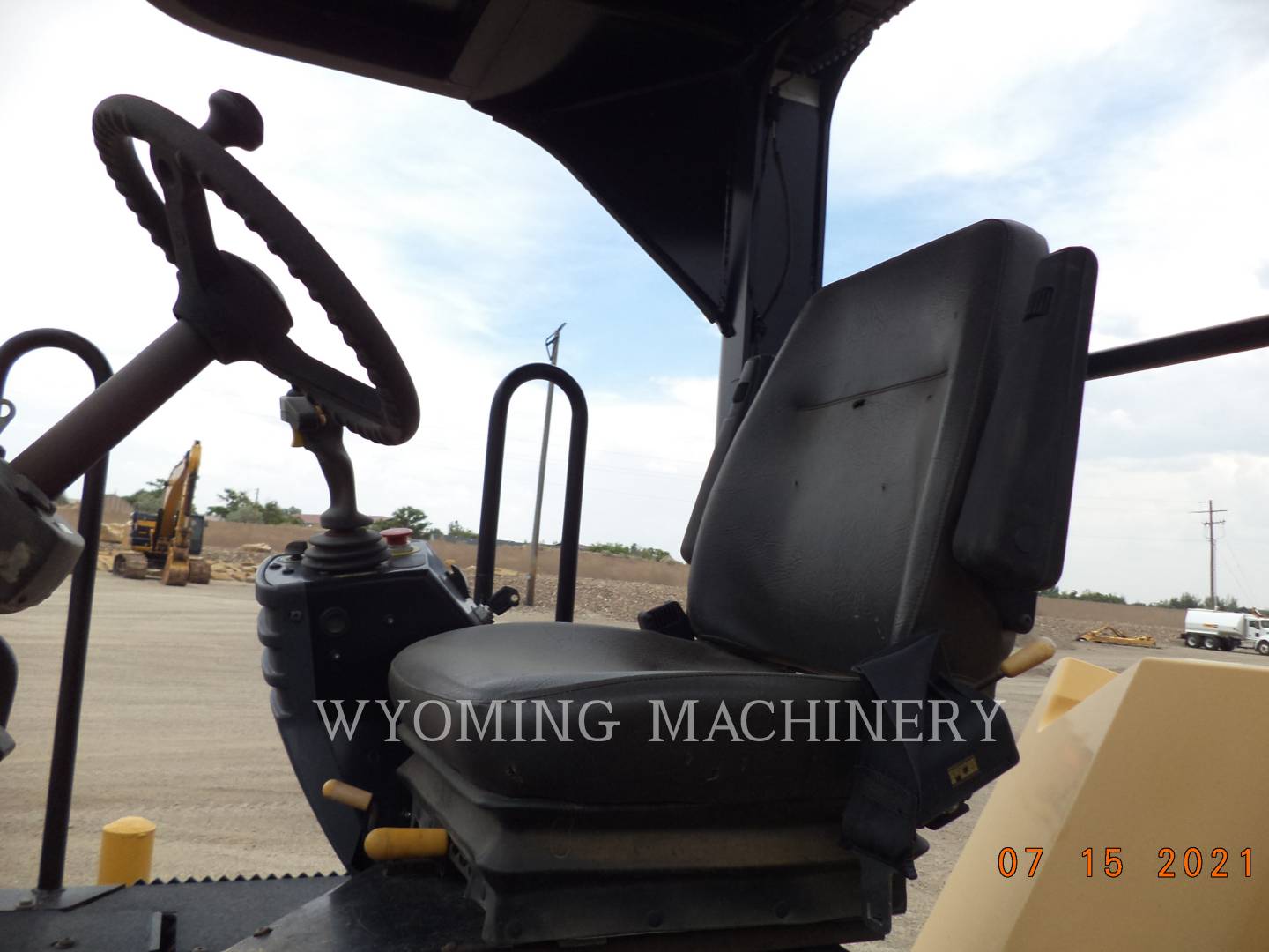 2012 Caterpillar CB64 Compactor