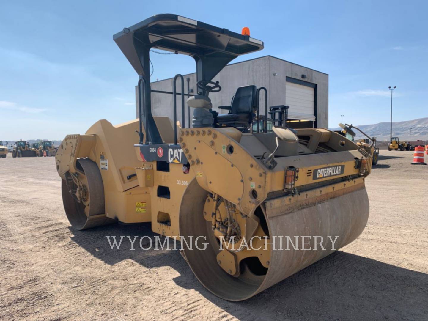 2012 Caterpillar CB64 Compactor