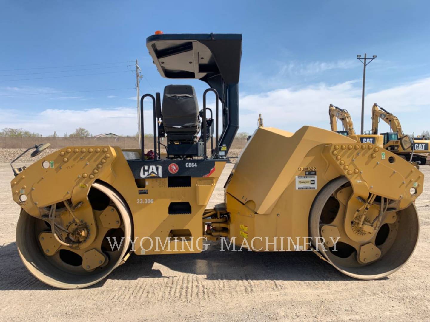 2012 Caterpillar CB64 Compactor