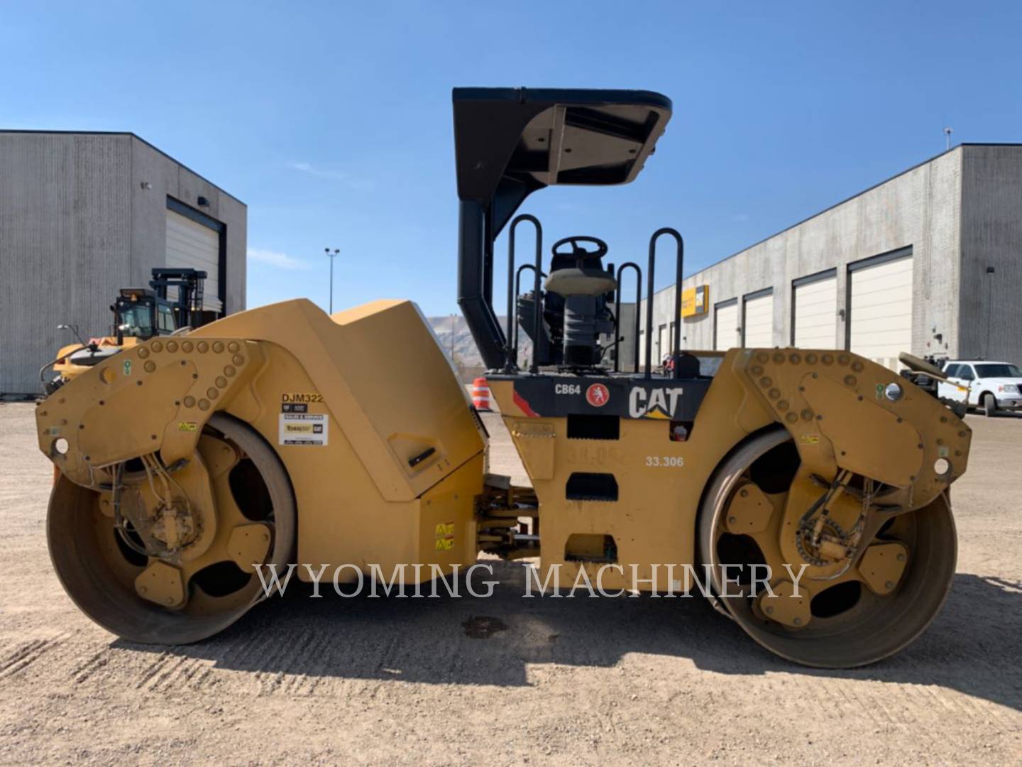 2012 Caterpillar CB64 Compactor