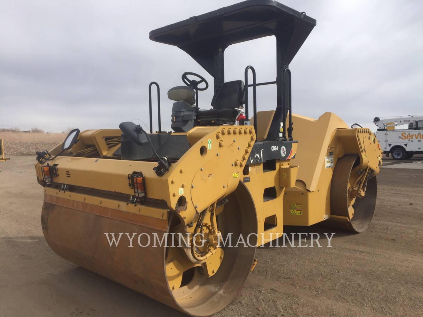 2012 Caterpillar CB64 Compactor