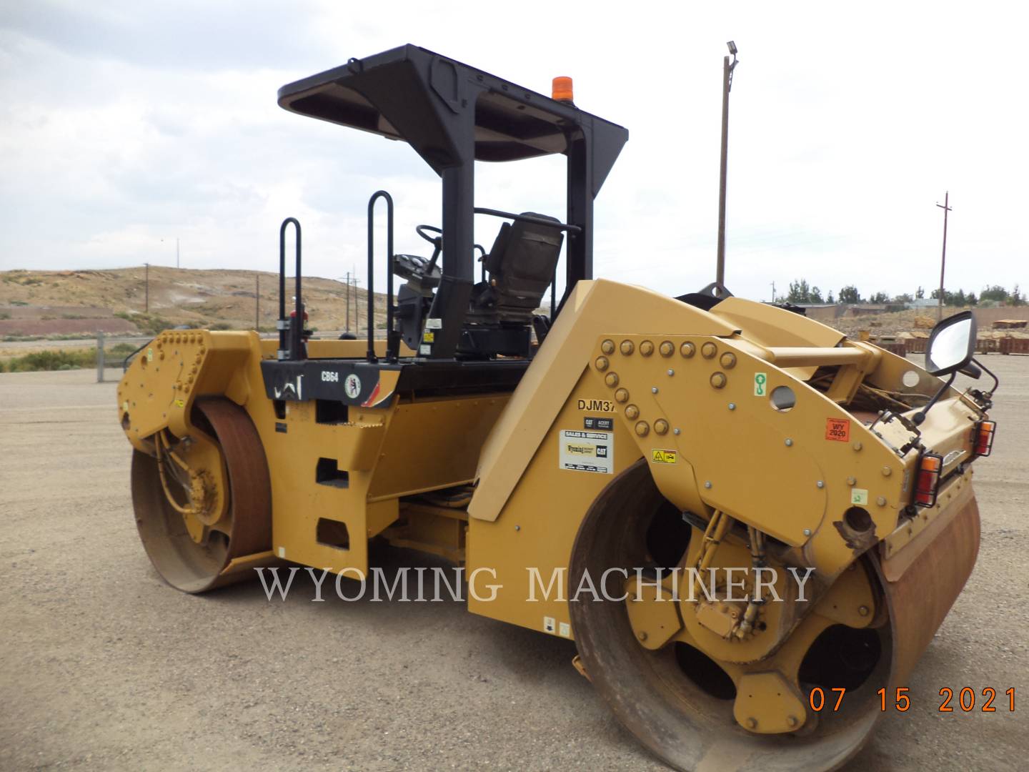 2012 Caterpillar CB64 Compactor