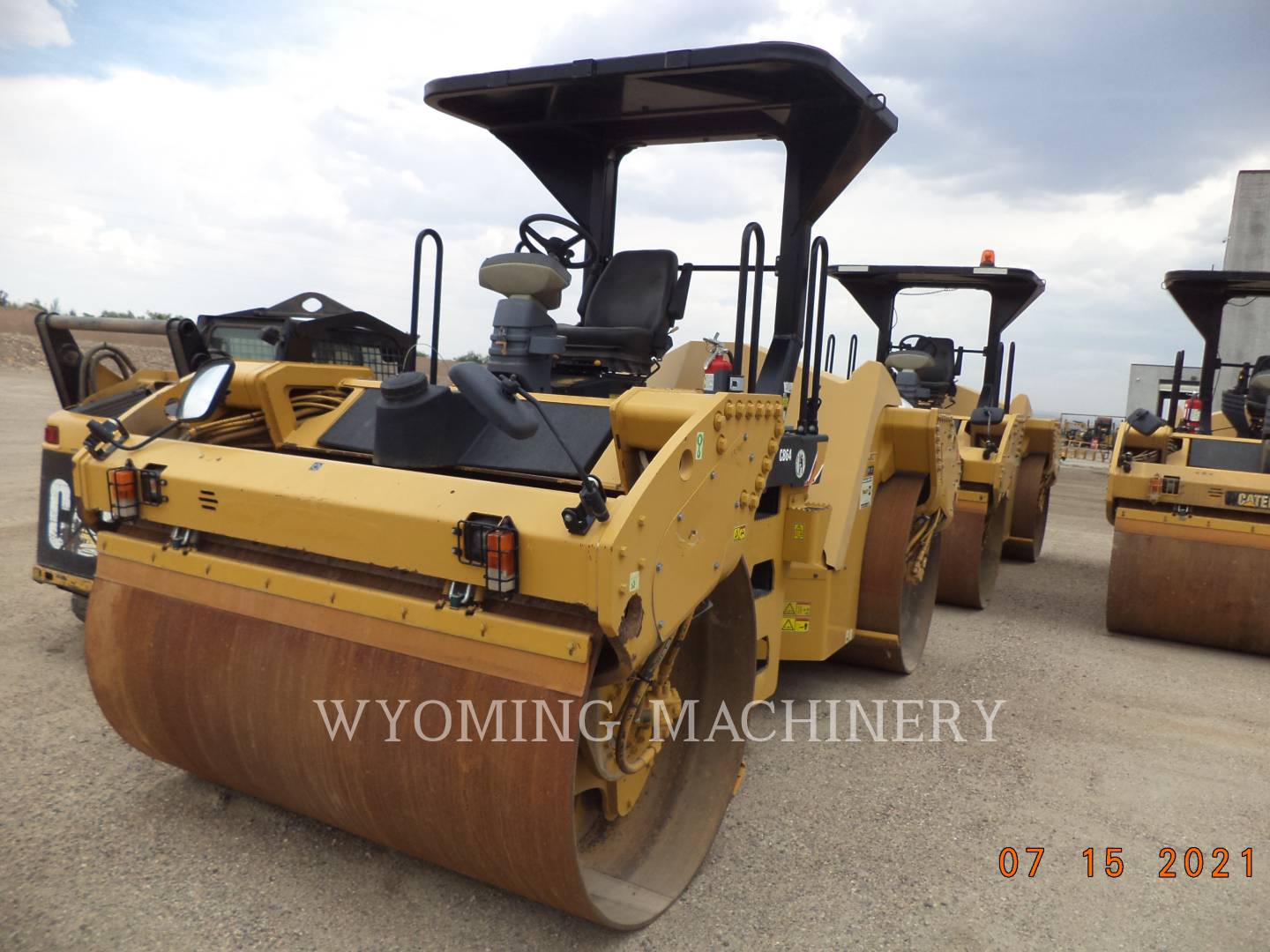 2012 Caterpillar CB64 Compactor