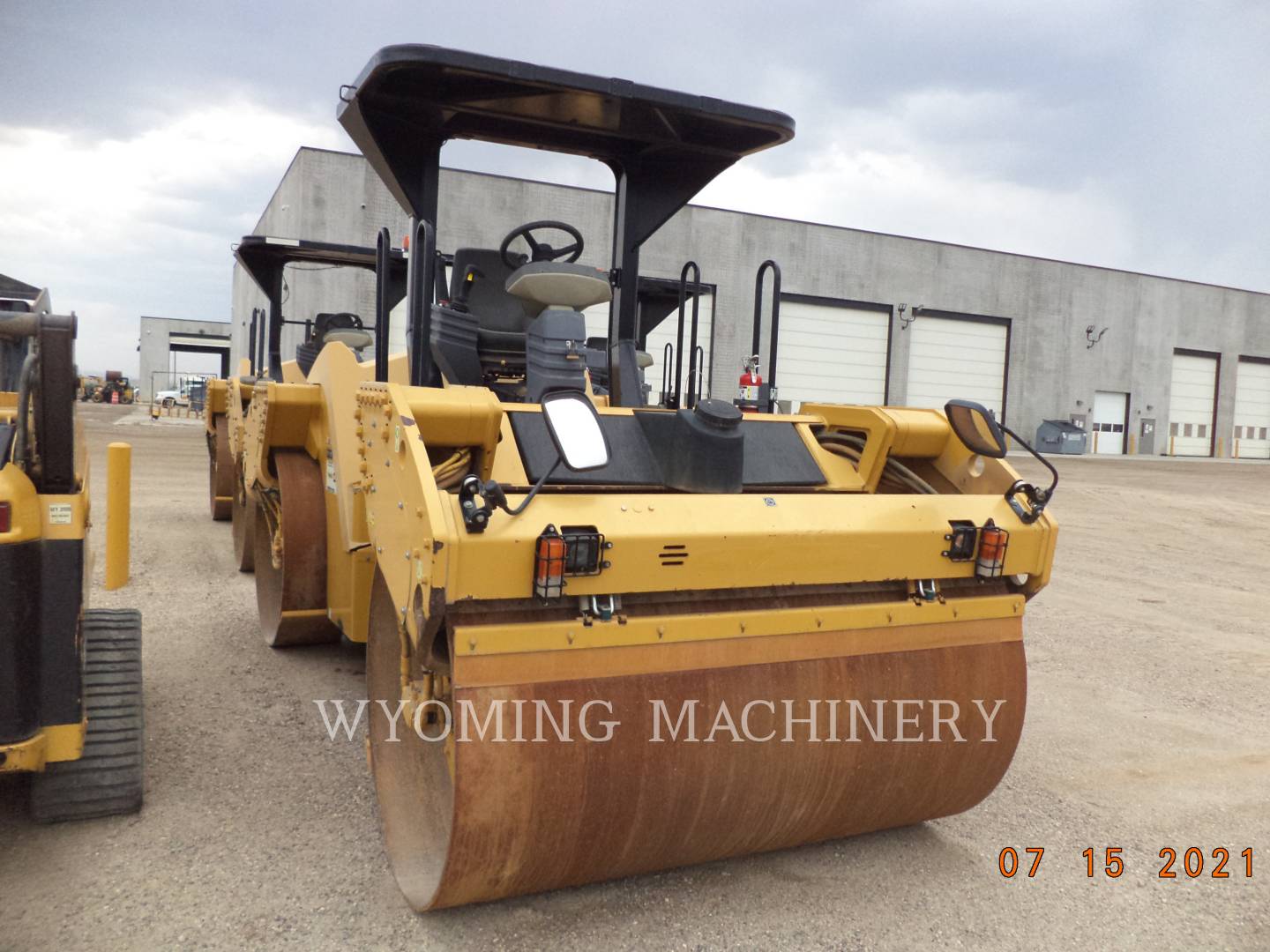 2012 Caterpillar CB64 Compactor