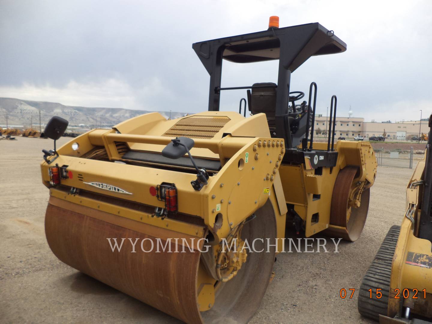 2012 Caterpillar CB64 Compactor