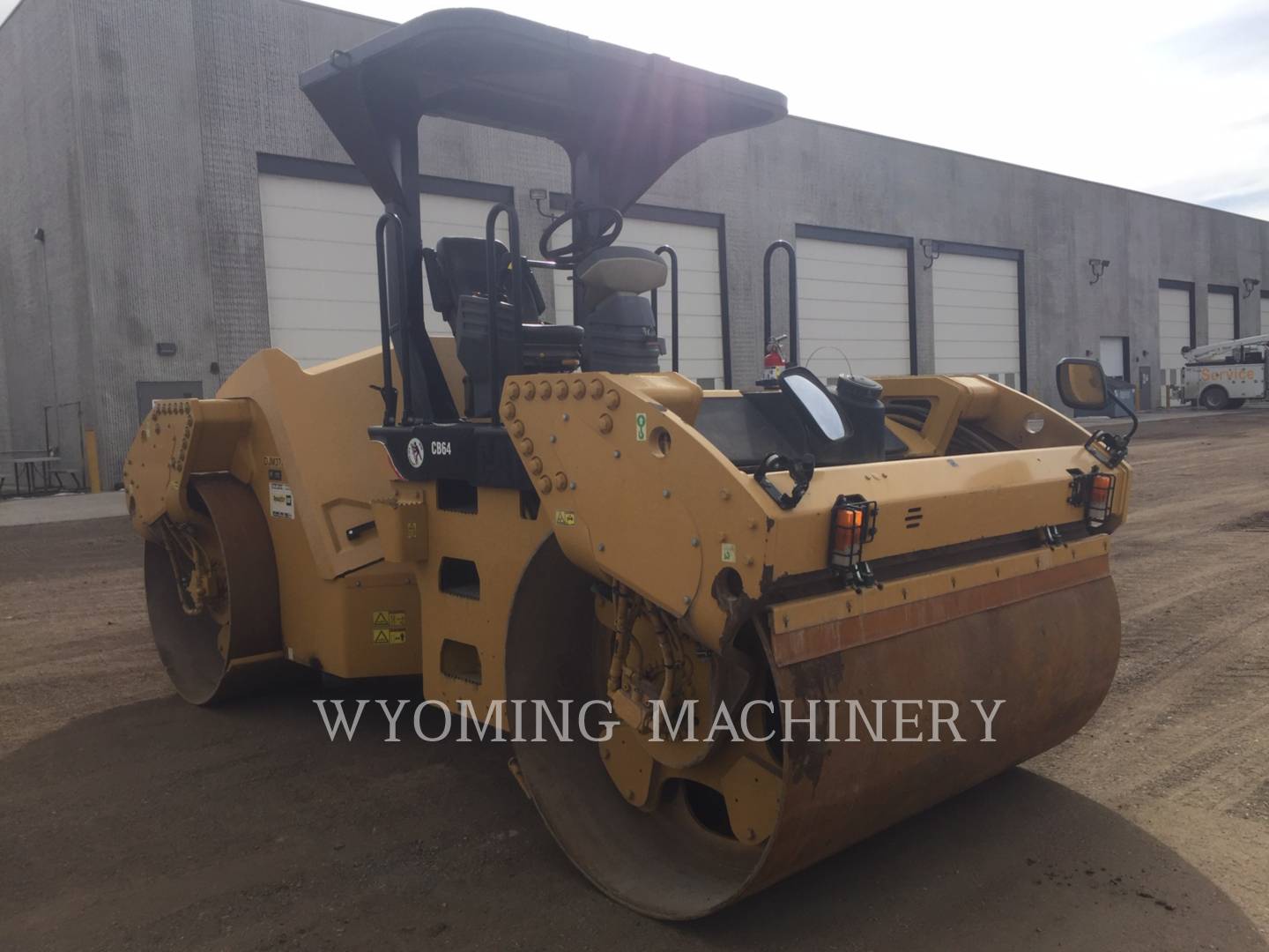 2012 Caterpillar CB64 Compactor