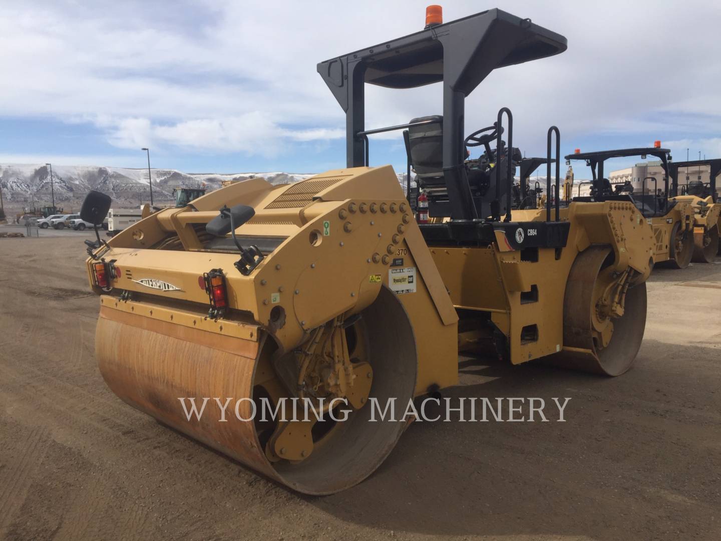 2012 Caterpillar CB64 Compactor