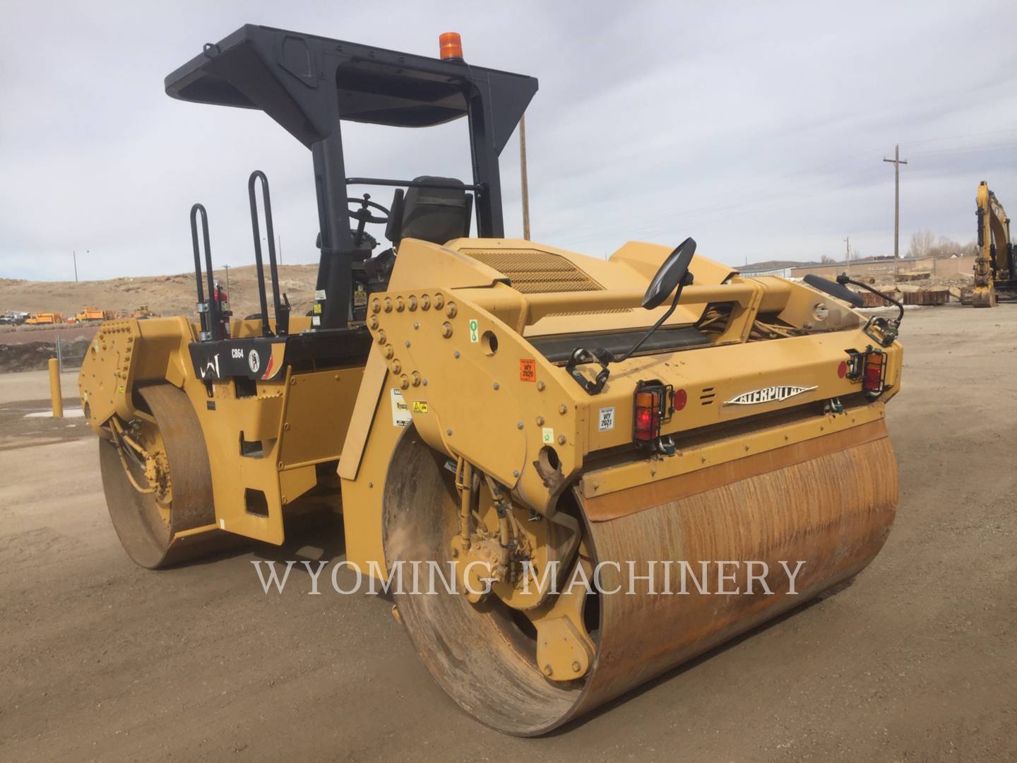 2012 Caterpillar CB64 Compactor