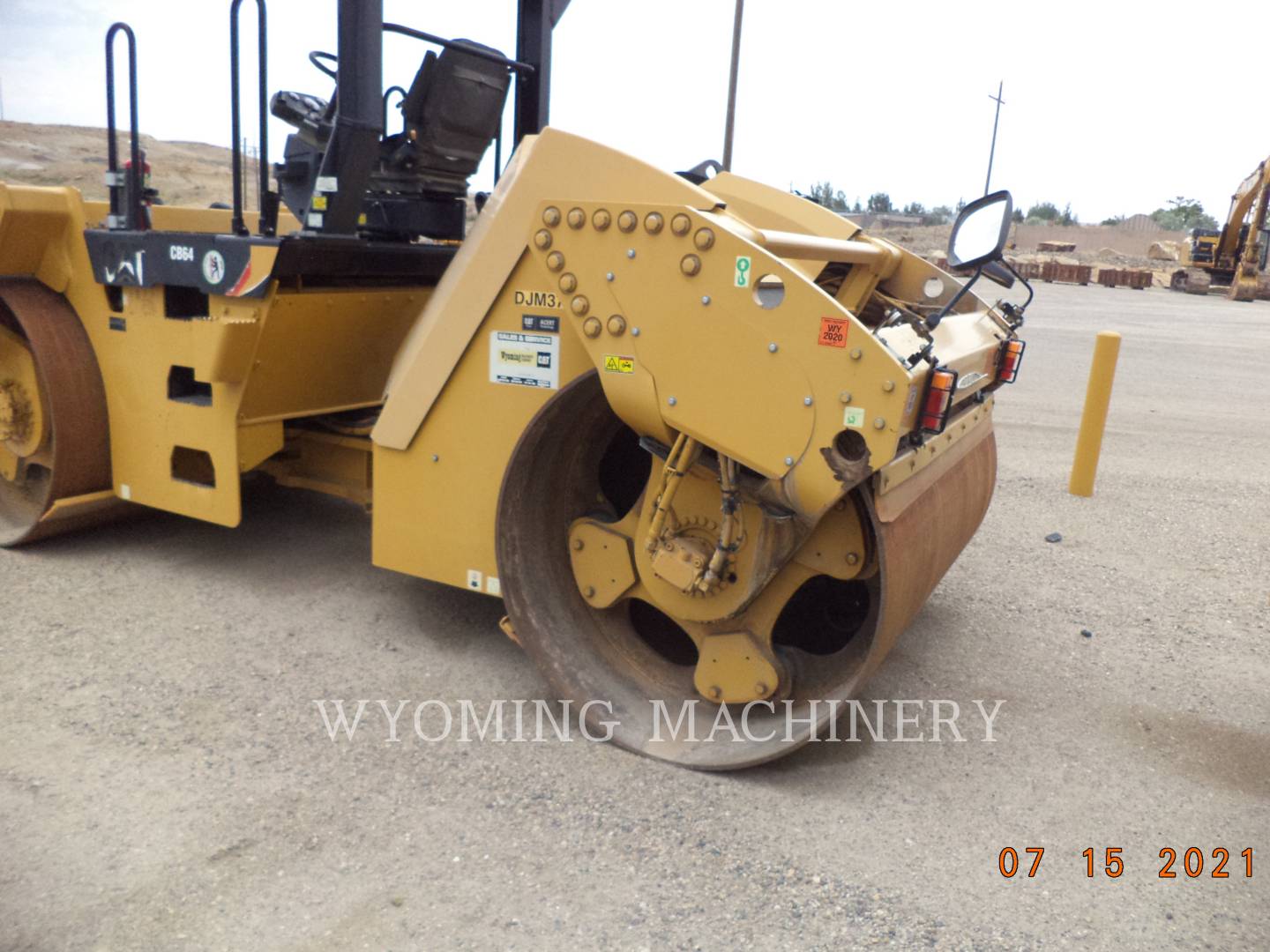 2012 Caterpillar CB64 Compactor