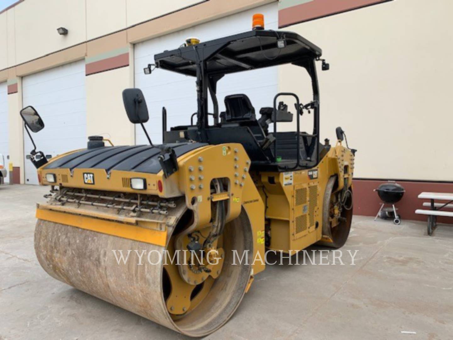 2017 Caterpillar CB66B Compactor