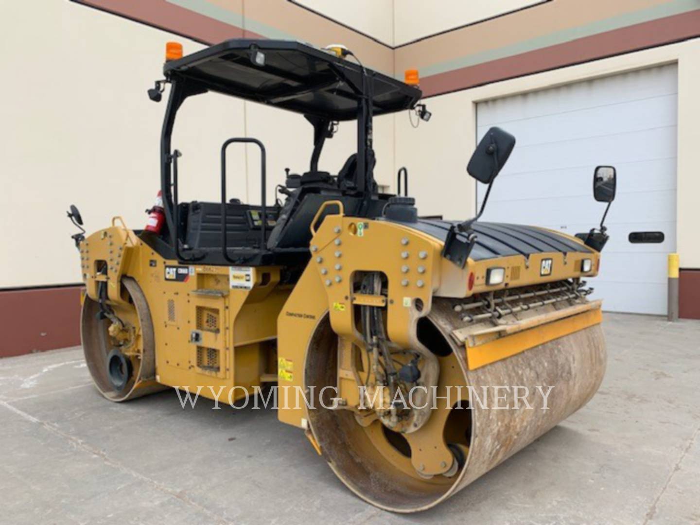 2017 Caterpillar CB66B Compactor