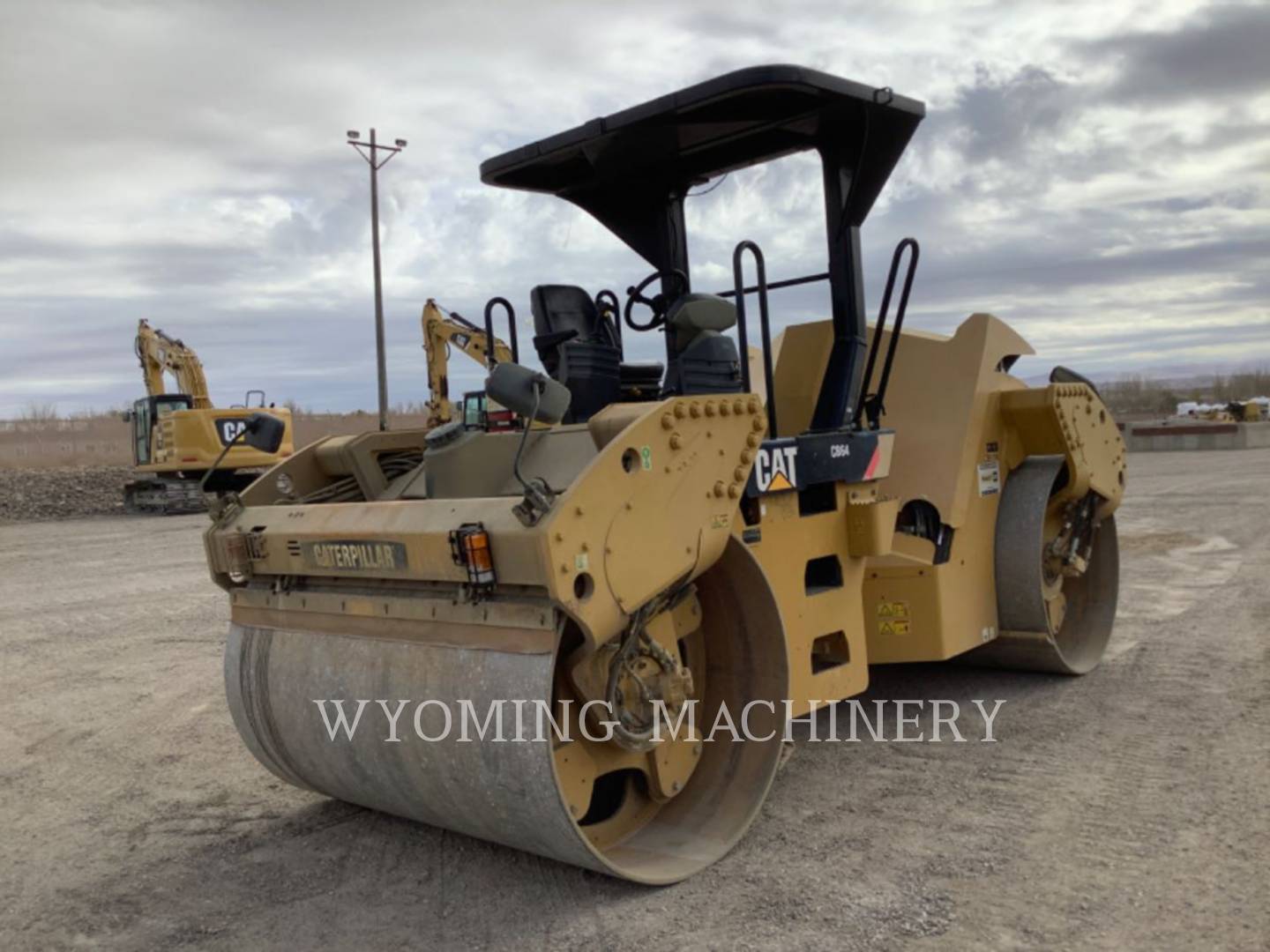 2014 Caterpillar CB64 Compactor