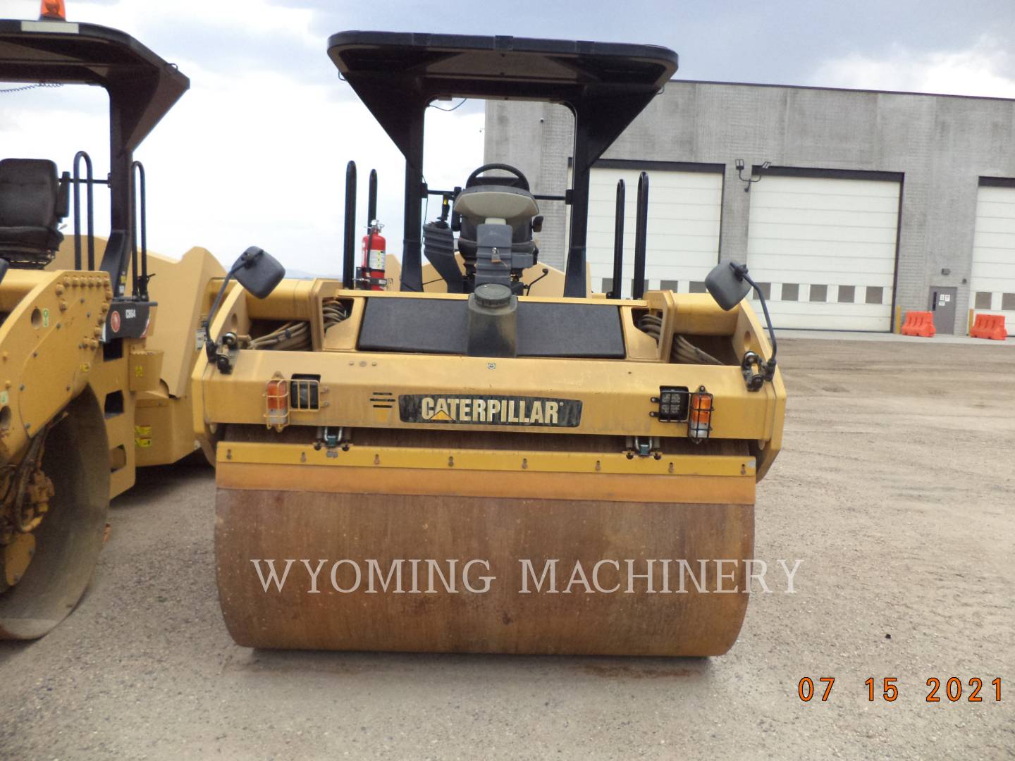 2014 Caterpillar CB64 Compactor