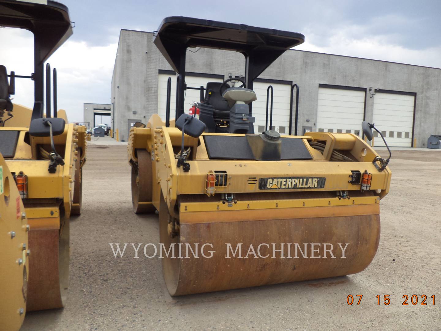 2014 Caterpillar CB64 Compactor