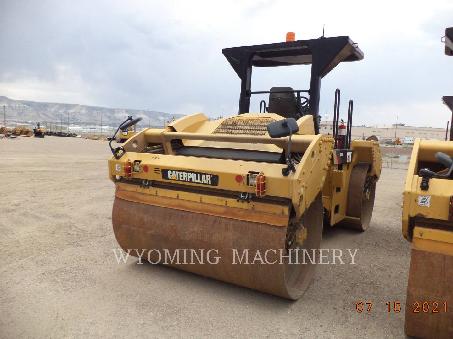 2014 Caterpillar CB64 Compactor