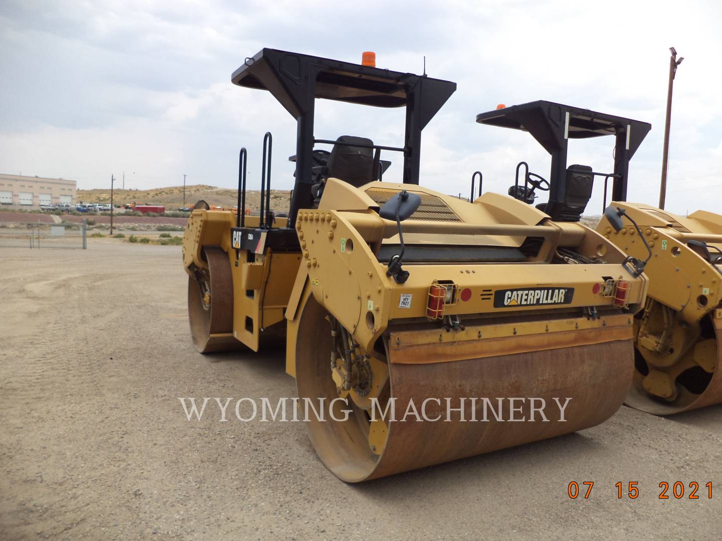 2014 Caterpillar CB64 Compactor