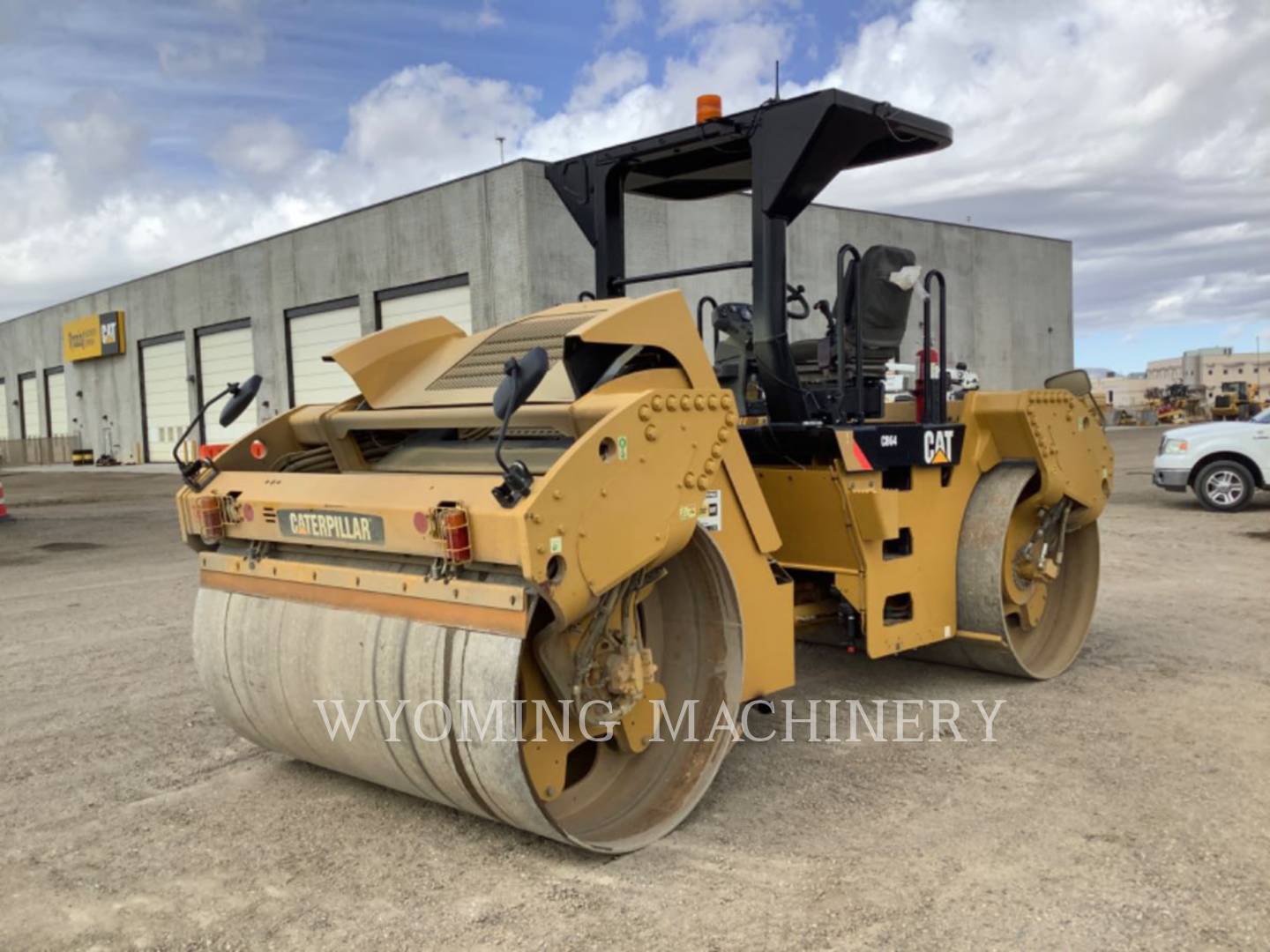 2014 Caterpillar CB64 Compactor