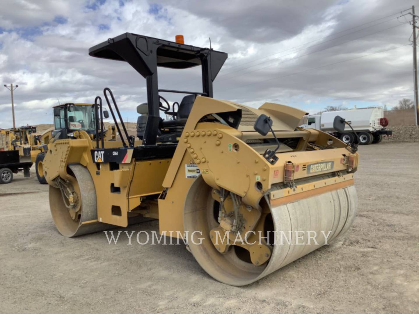 2014 Caterpillar CB64 Compactor