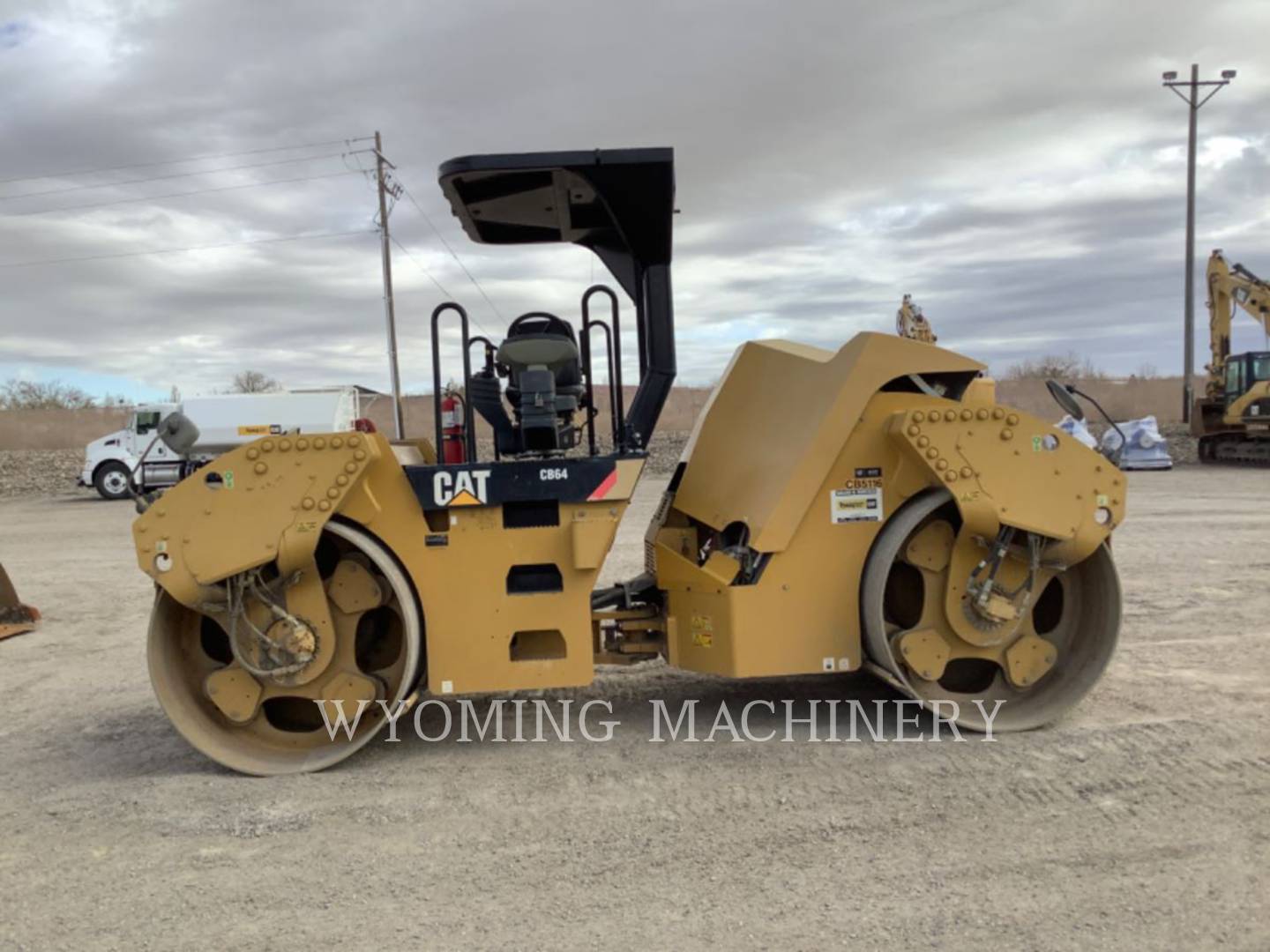 2014 Caterpillar CB64 Compactor