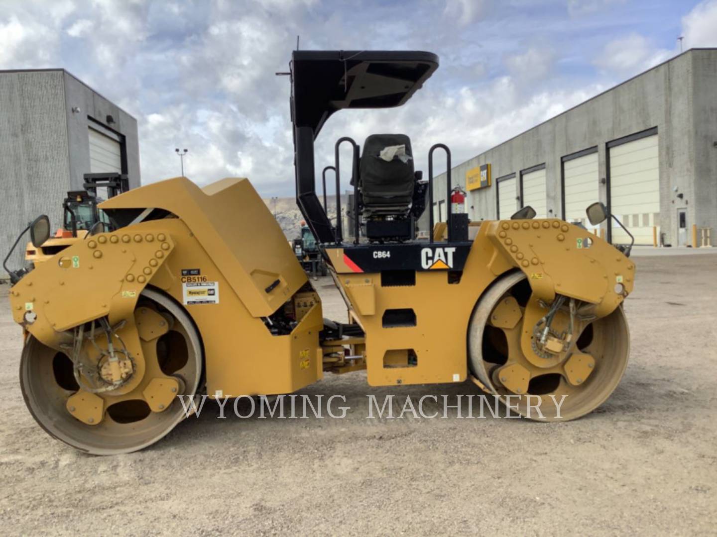 2014 Caterpillar CB64 Compactor