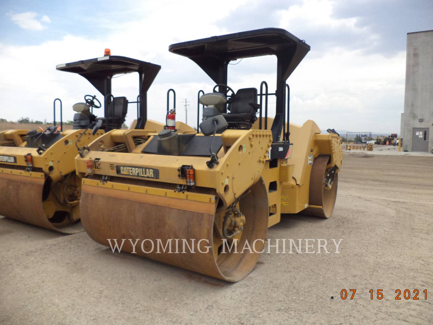 2014 Caterpillar CB64 Compactor