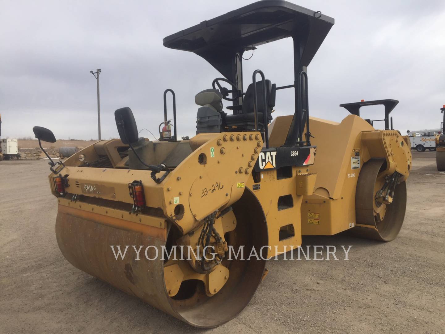 2015 Caterpillar CB64 Compactor