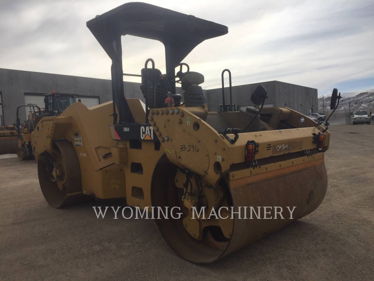 2015 Caterpillar CB64 Compactor