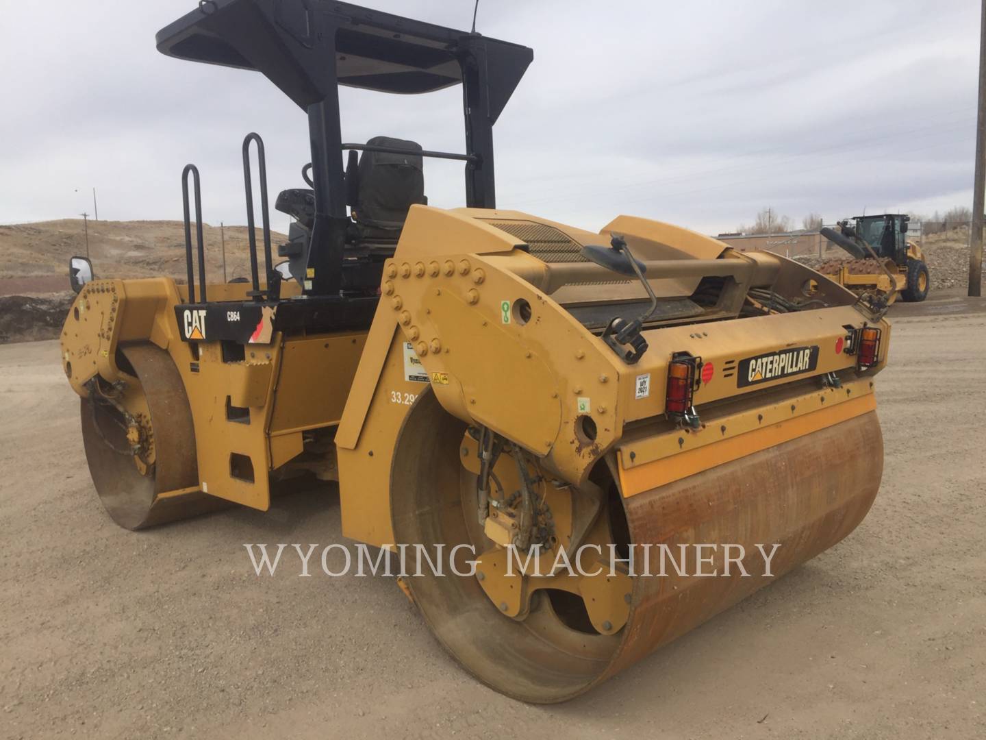 2015 Caterpillar CB64 Compactor